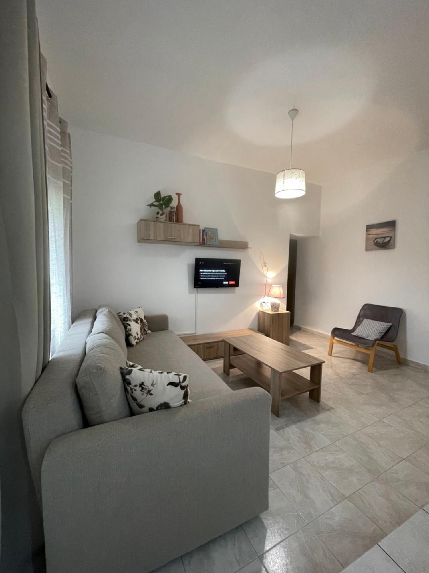 Apartment Mesogitonia House