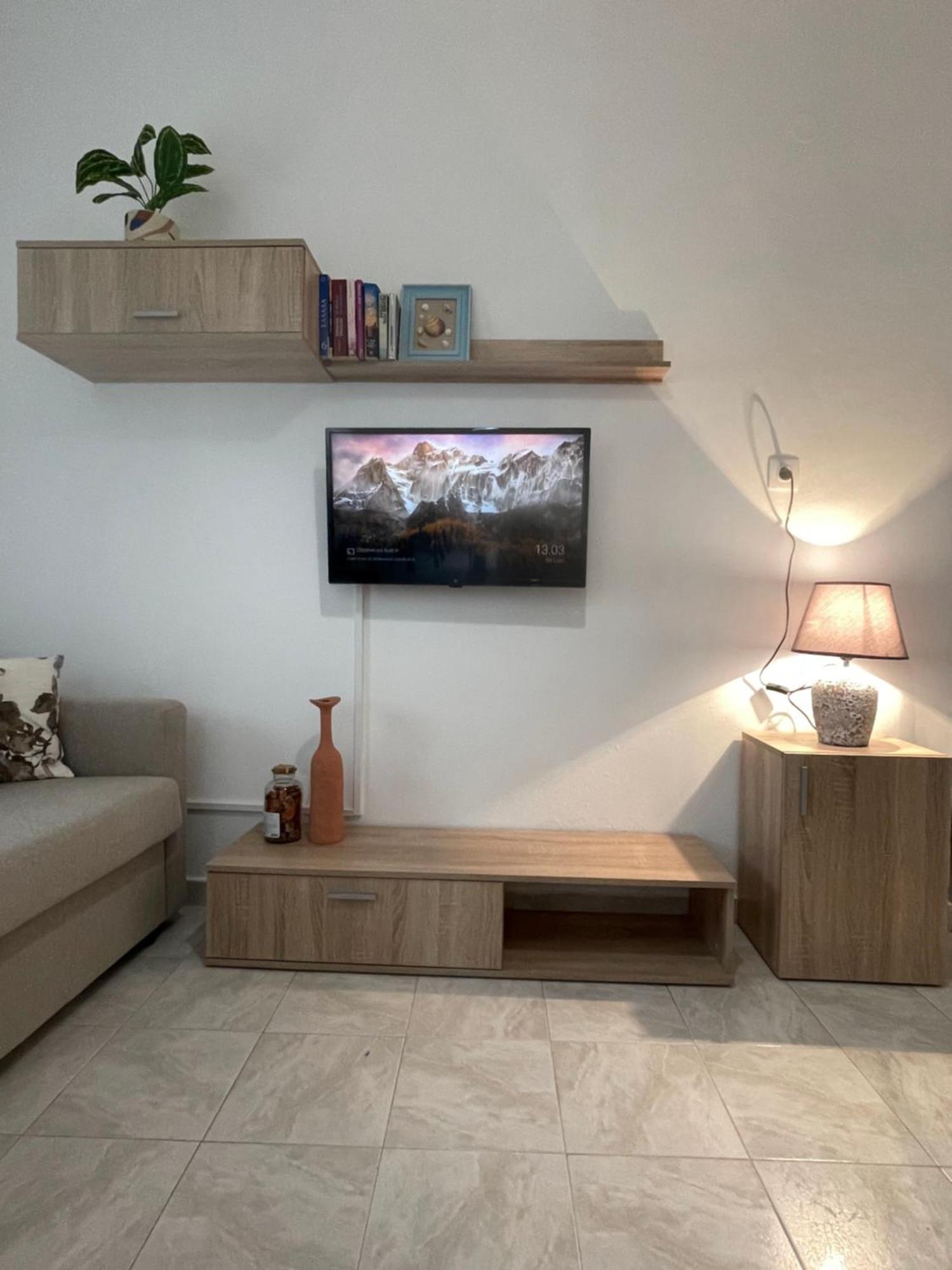 Mesogitonia House Apartment